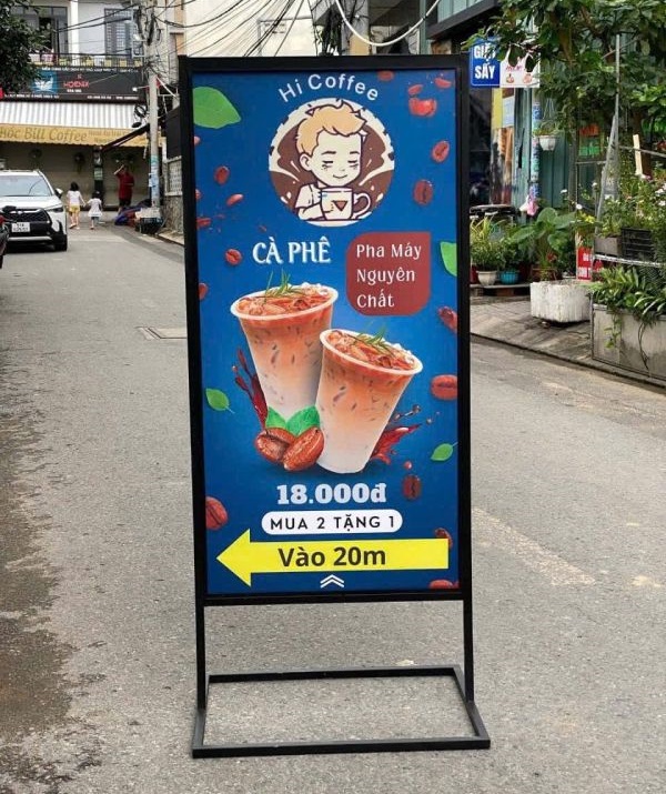 standee chân sắt