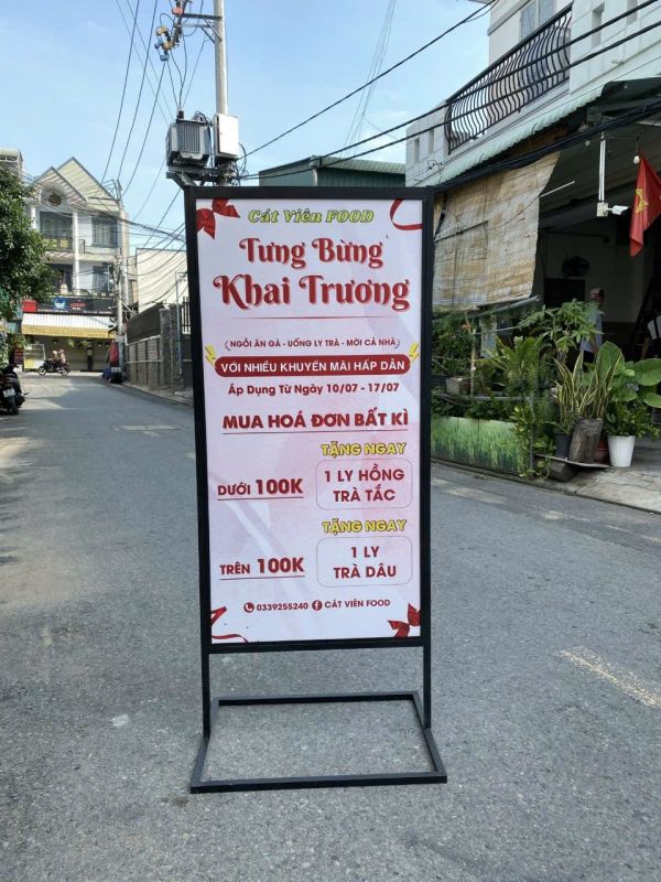 standee chân sắt