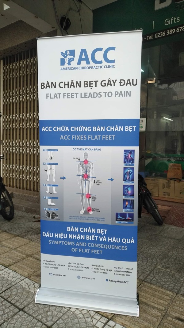in standee cuốn