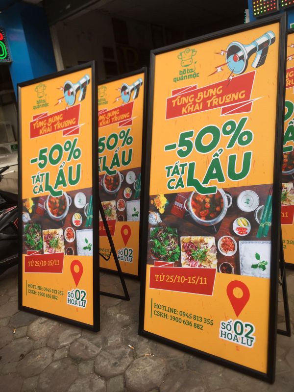 standee khung sắt