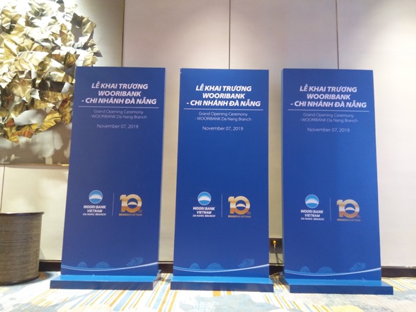 standee cuốn