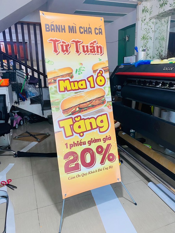 in standee chữ x